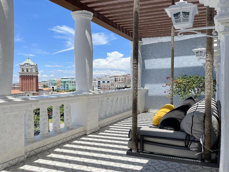 Le Bonheur Hotel