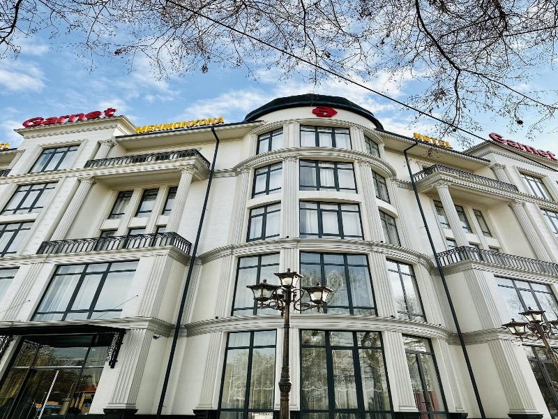 Garnet Hotel image