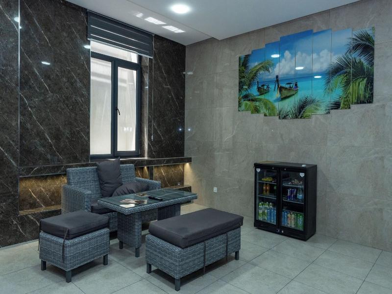 Garnet Hotel image