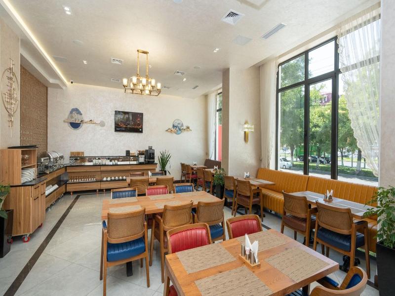 Garnet Hotel image