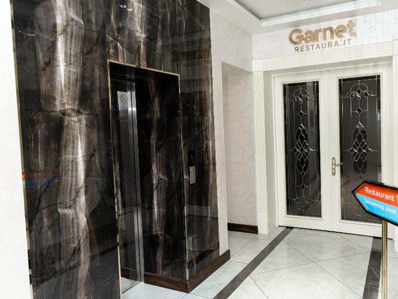 Garnet Hotel image