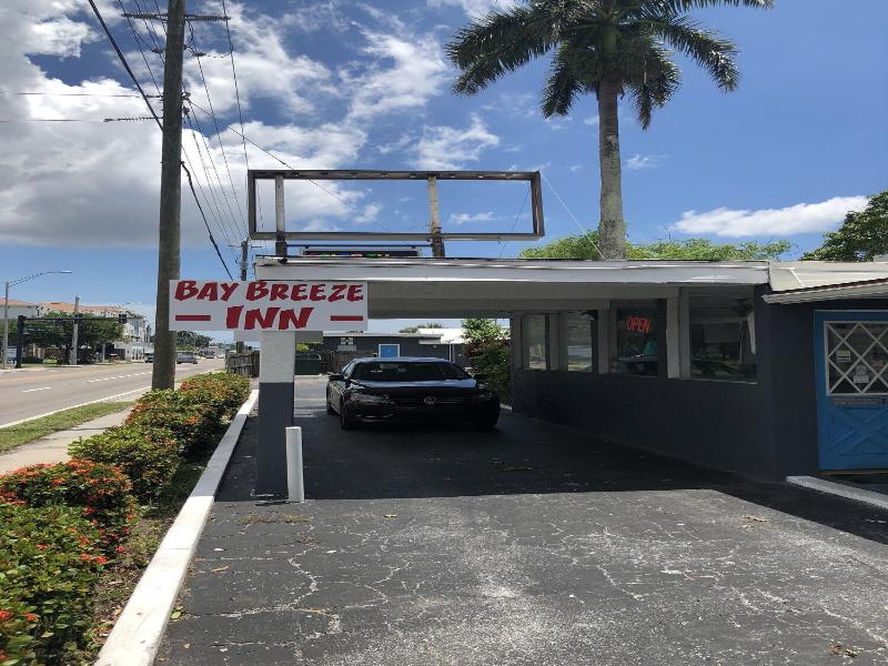 Bay Breeze Inn Bradenton Downtown image