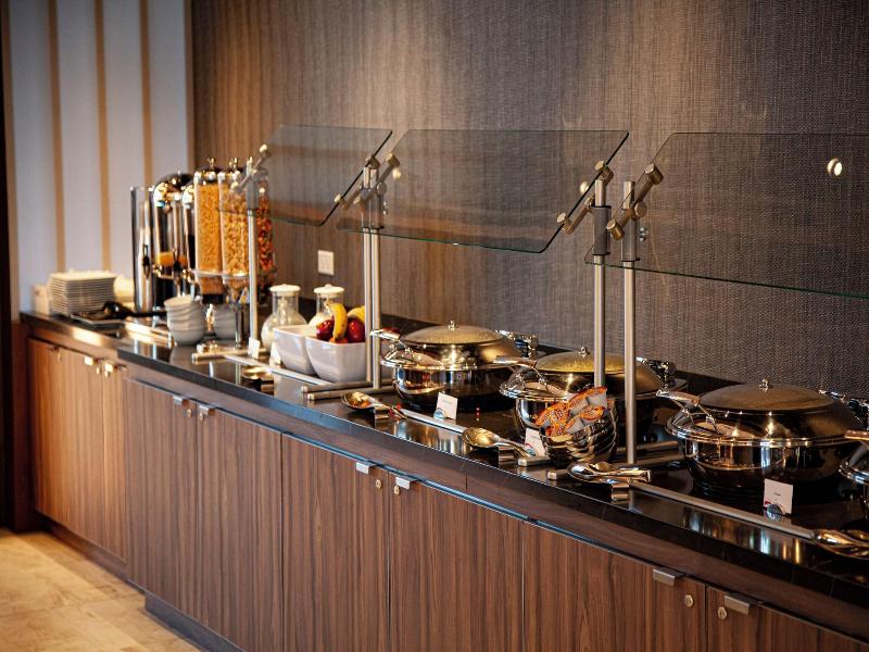 The Landing Hotel At Rivers Casino image