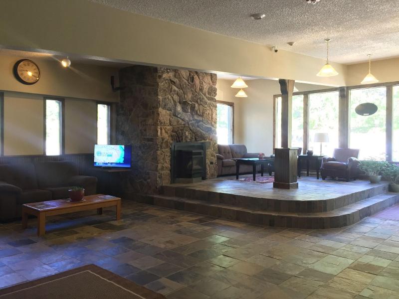 Monarch Mountain Lodge