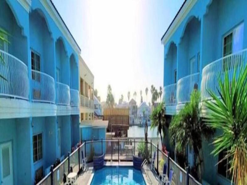 Casa Bella Hotel And Suites image