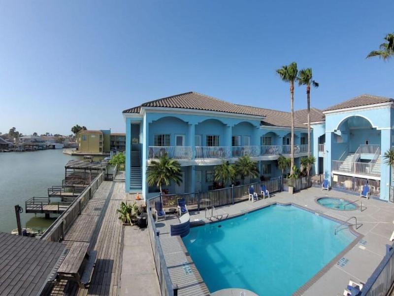 Casa Bella Hotel And Suites image