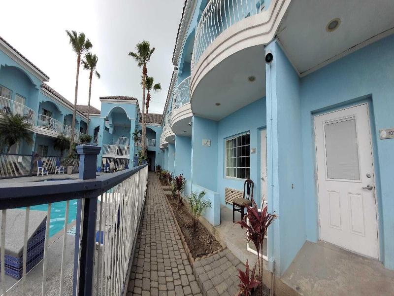 Casa Bella Hotel And Suites image