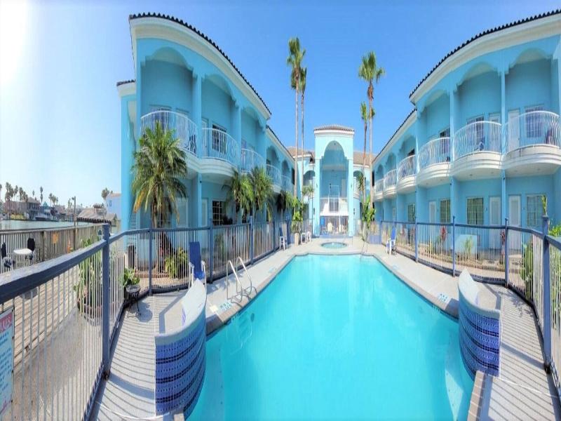 Casa Bella Hotel And Suites image