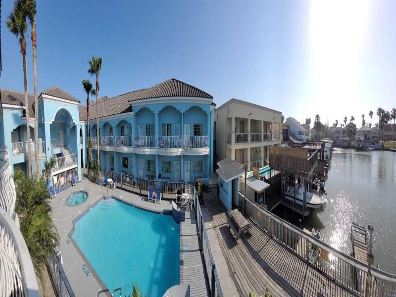 Casa Bella Hotel And Suites image