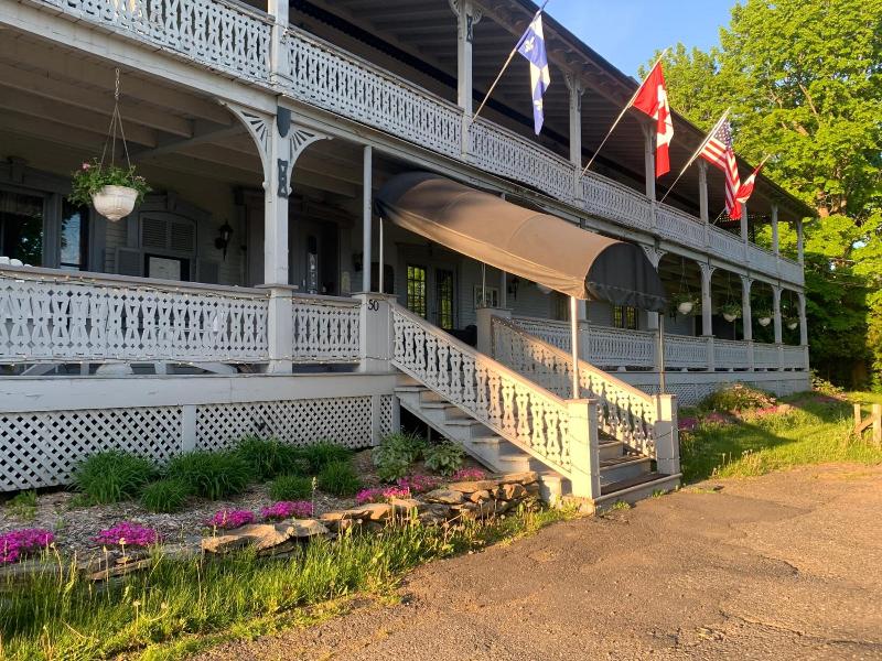Auberge Lakeview Inn image