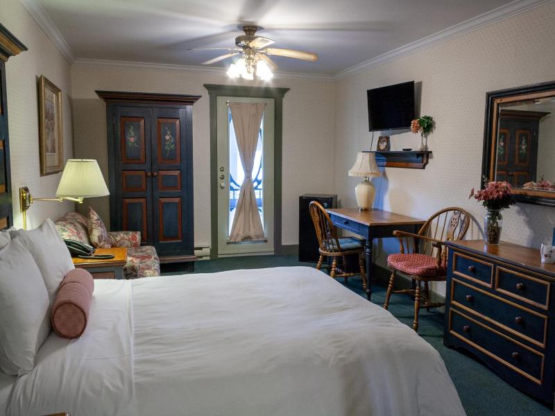 Auberge Lakeview Inn image