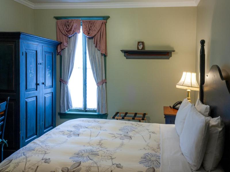 Auberge Lakeview Inn image