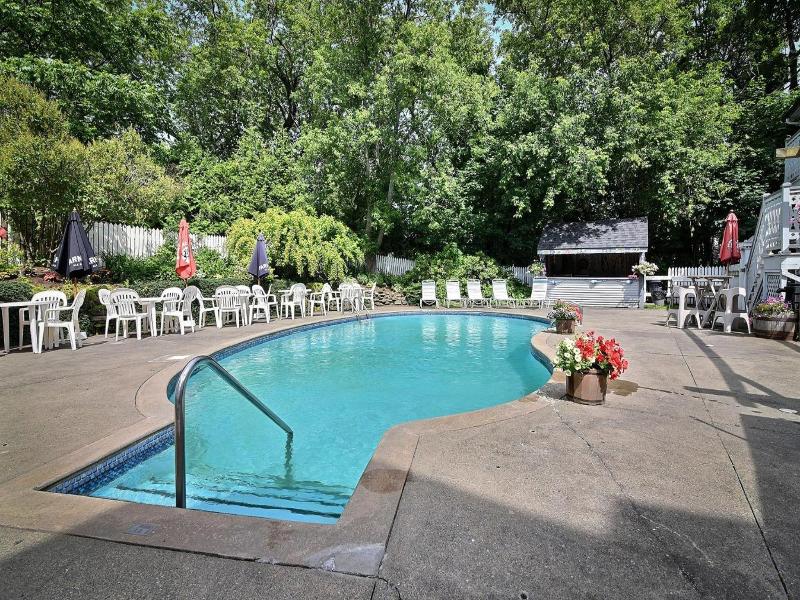Auberge Lakeview Inn image