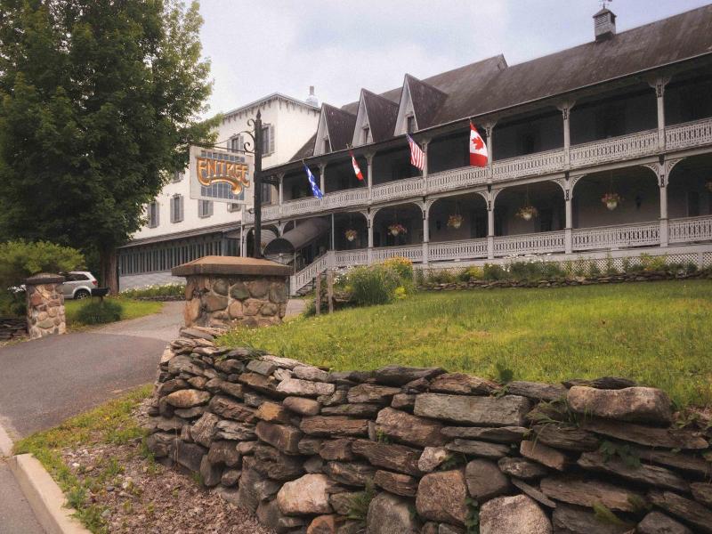 Auberge Lakeview Inn image