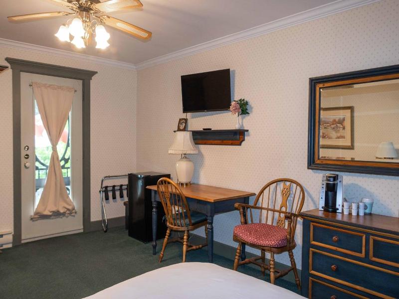 Auberge Lakeview Inn image