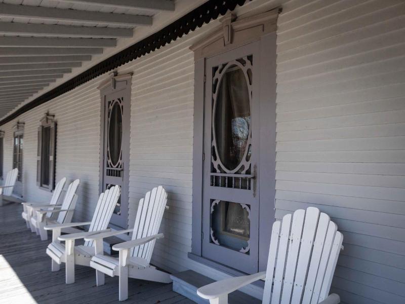 Auberge Lakeview Inn image