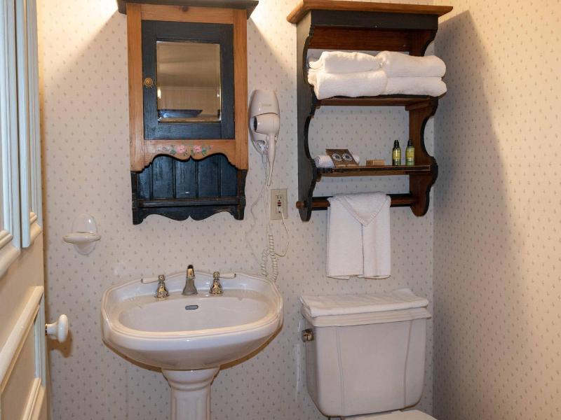 Auberge Lakeview Inn image