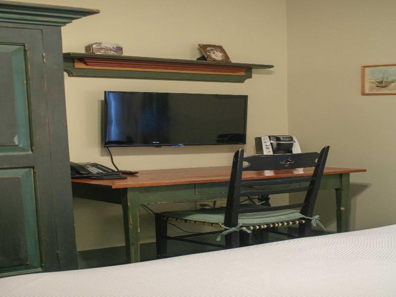 Auberge Lakeview Inn image