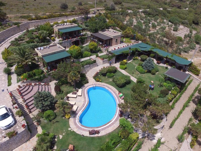 Ada Bacchus Hotel image