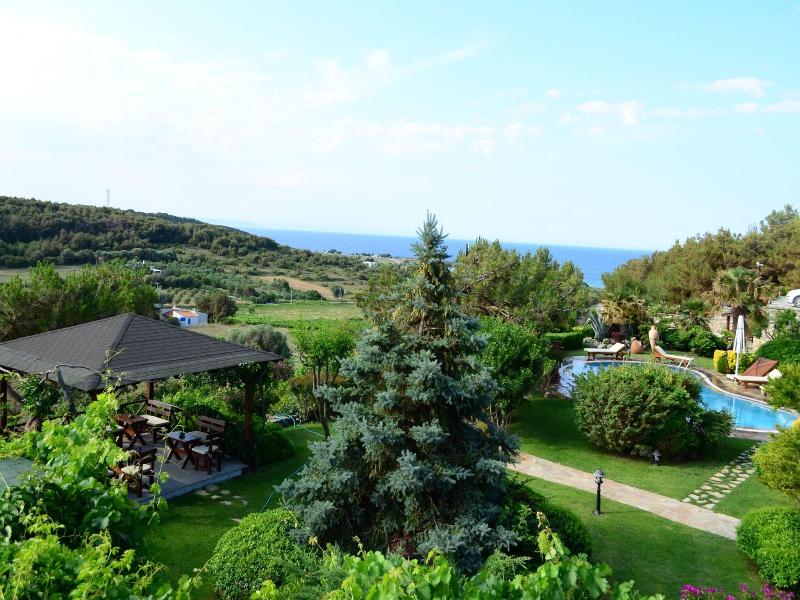 Ada Bacchus Hotel image