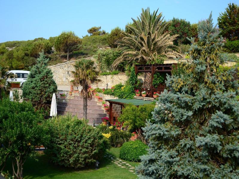 Ada Bacchus Hotel image