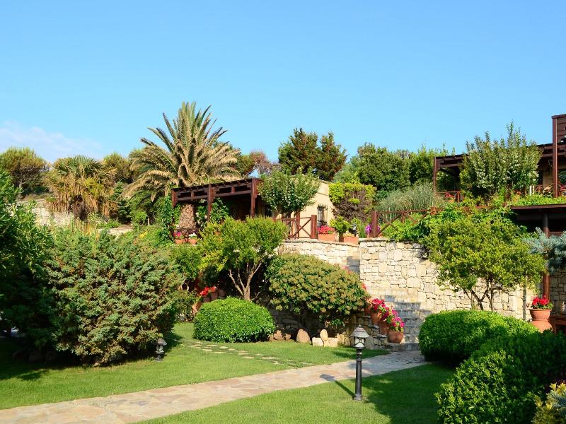 Ada Bacchus Hotel image