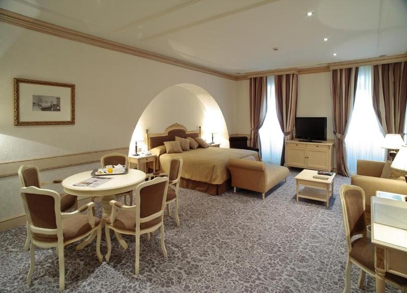 SUITE KING BED ONE BEDROOM