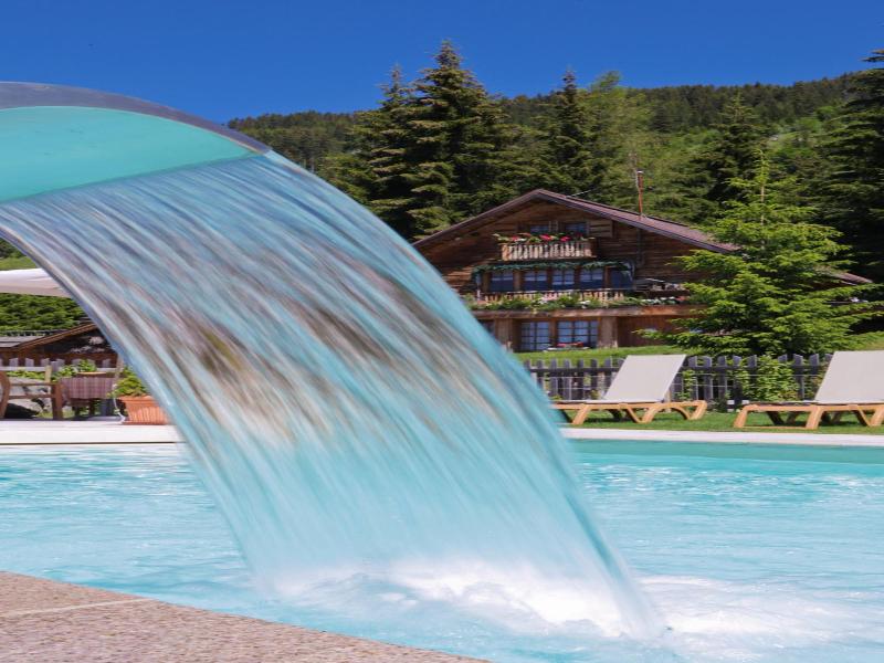 Les Chalets Hotel De La Croix Fry image