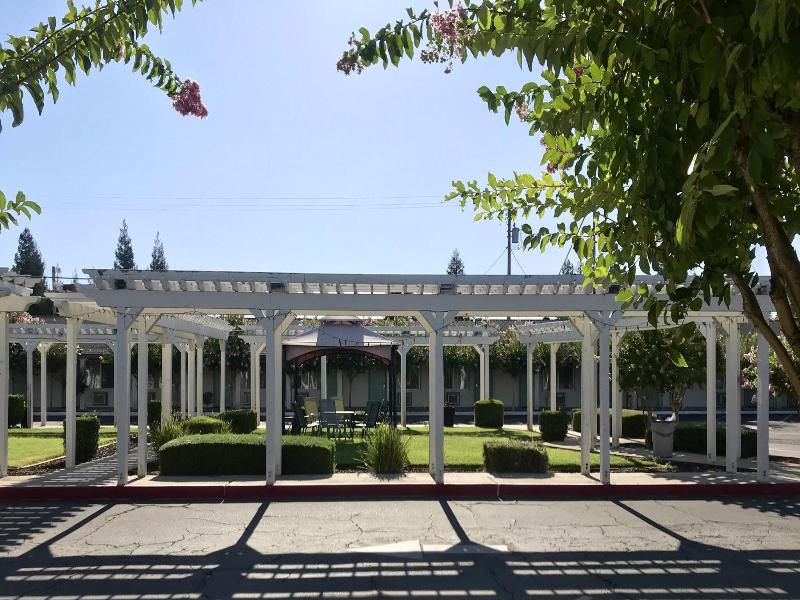 Sunrise Inn Turlock image