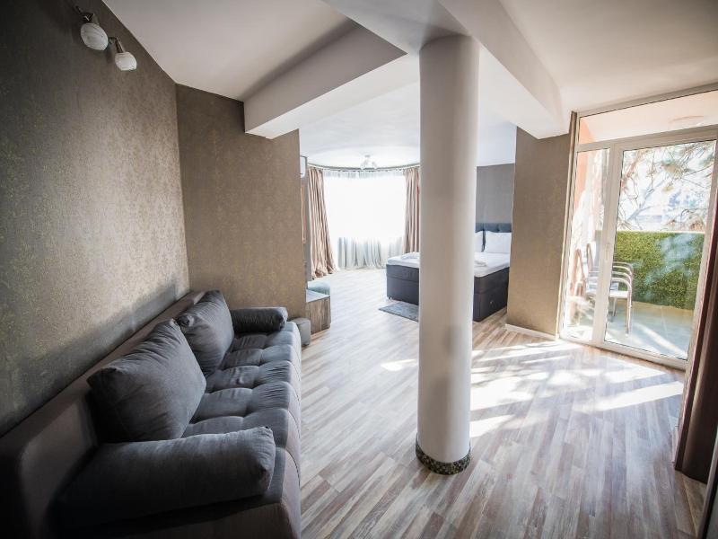 Vida Family Hotel image