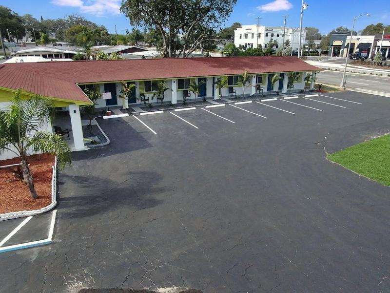 Palm Cove Motel image
