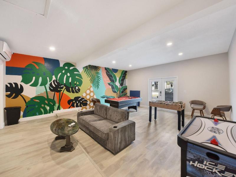 Palm Cove Motel image