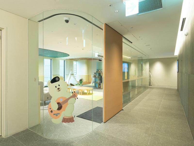 Nine Tree Premier Rokaus Hotel Seoul Yongsan image