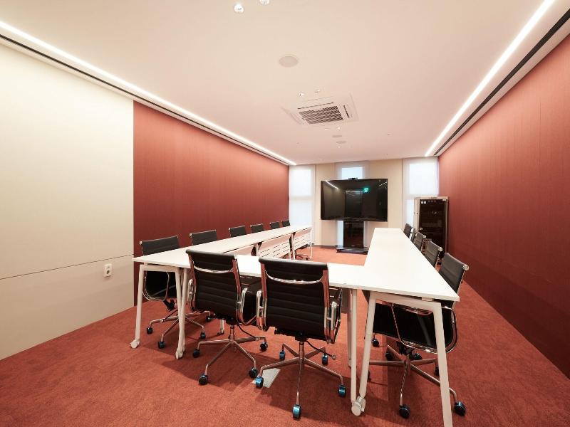 Nine Tree Premier Rokaus Hotel Seoul Yongsan image