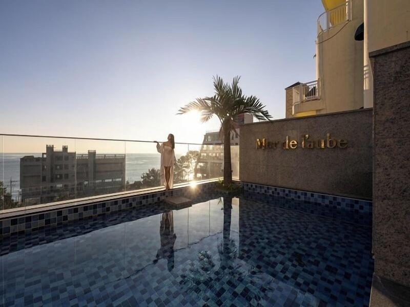 Mer De Laube Hotel image