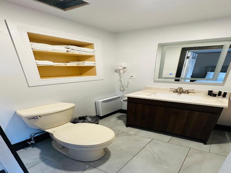 Motel 7 Inn Suites