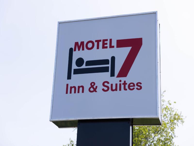Motel 7 Inn Suites