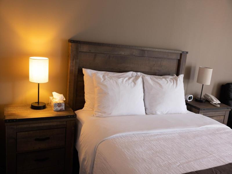Motel 7 Inn Suites