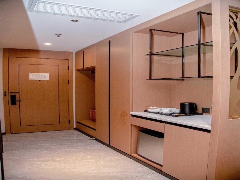 Lc International Hotel image