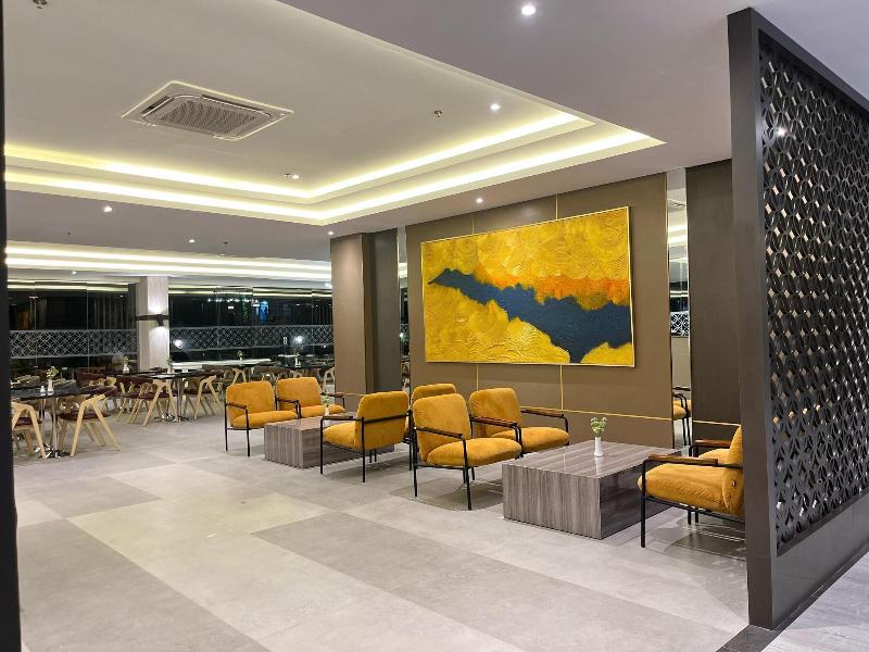 Lynn Hotel Tuban
