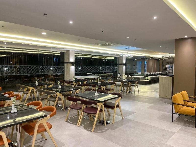 Lynn Hotel Tuban