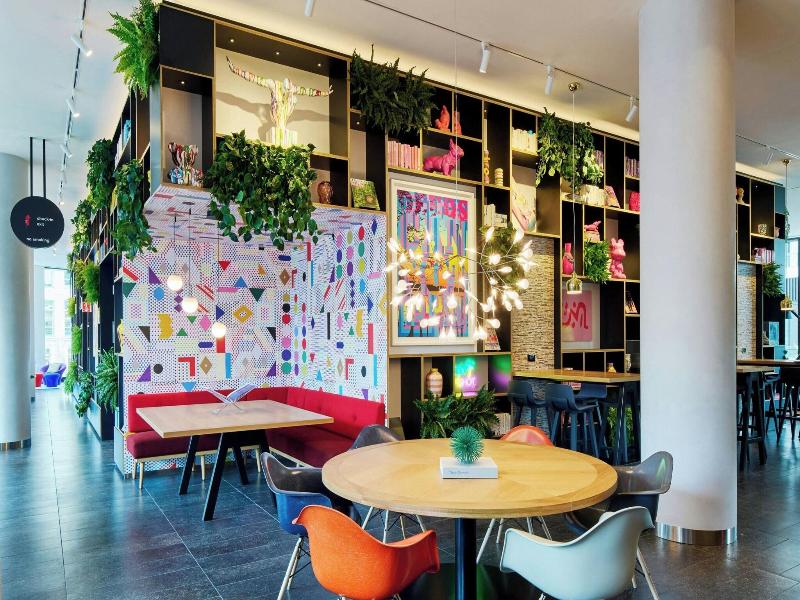 Citizenm Boston Back Bay image