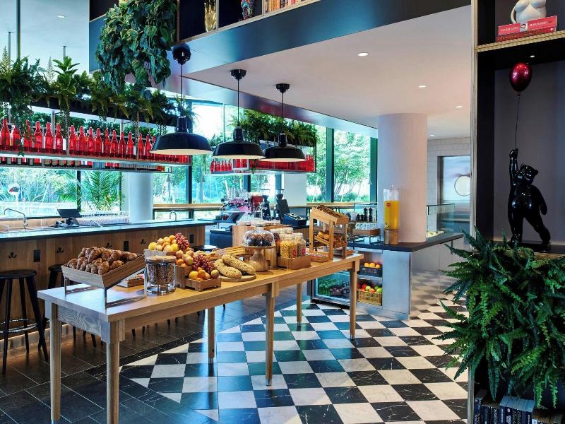 Citizenm Boston Back Bay image