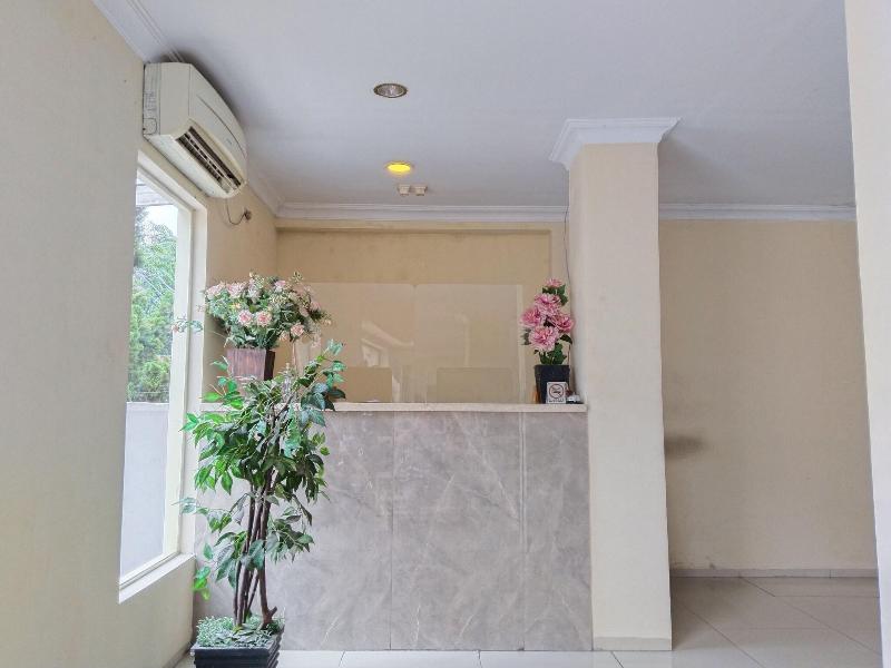 Metro Hotel Bekasi By Cocotel image