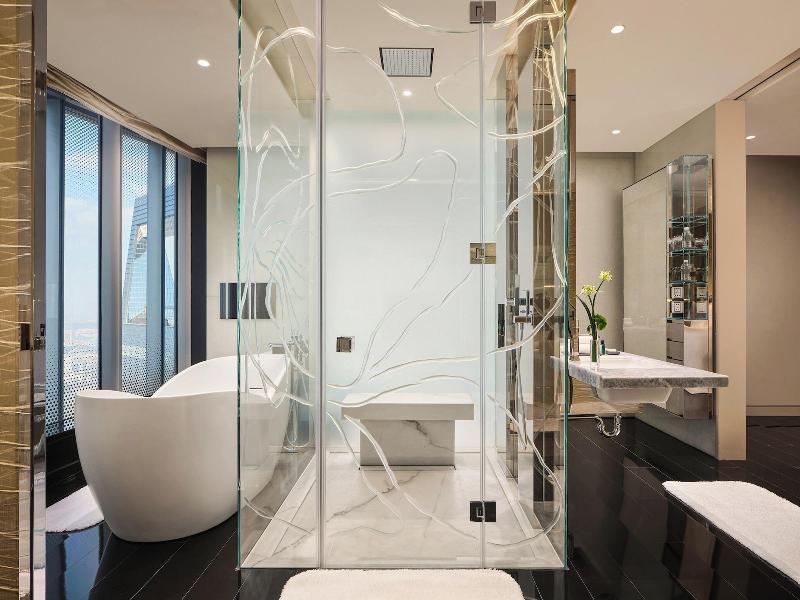 J Hotel Shanghai Tower image