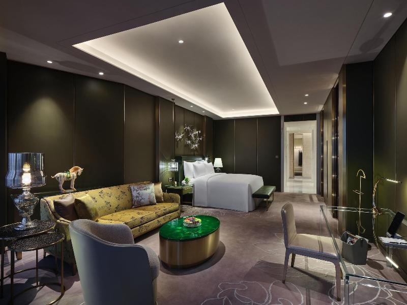 J Hotel Shanghai Tower image