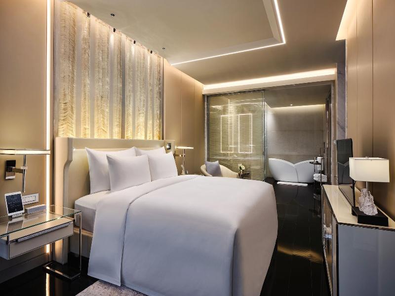 J Hotel Shanghai Tower image