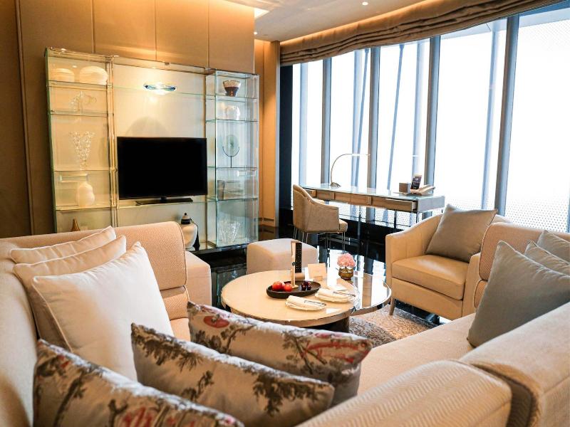 J Hotel Shanghai Tower image