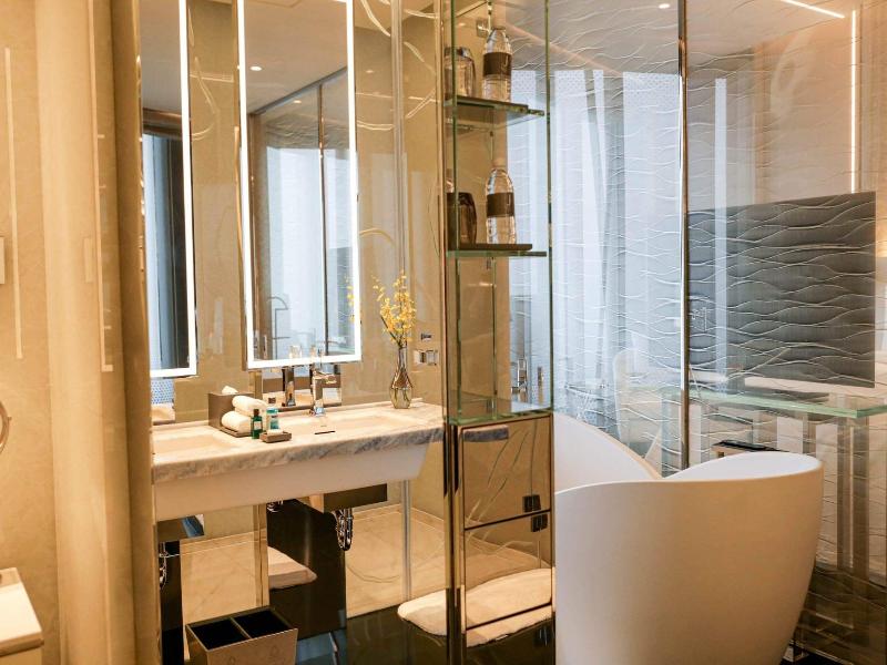 J Hotel Shanghai Tower image