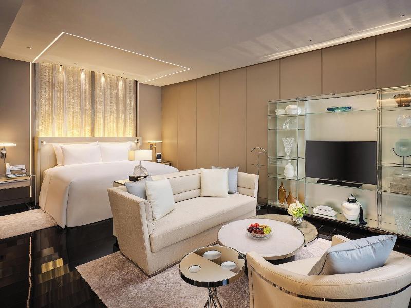 J Hotel Shanghai Tower image